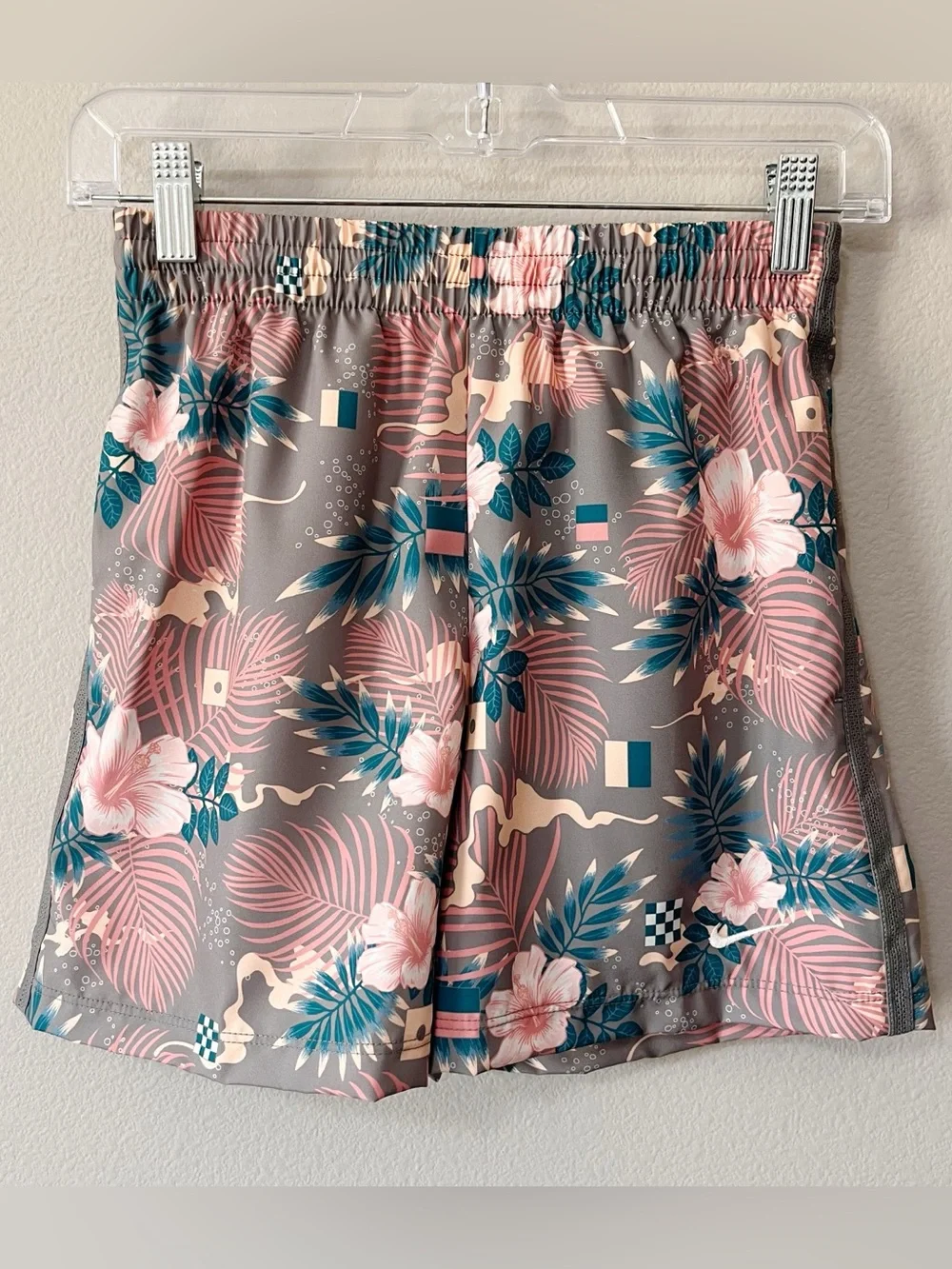 Nike NWT Tropical Print Kids Training Dri-Fit Athletic Shorts Size Small